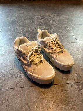 Vans Platform Low-Top Sneakers in Light Beige